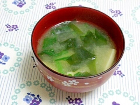 高野豆腐と小松菜わかめの味噌汁